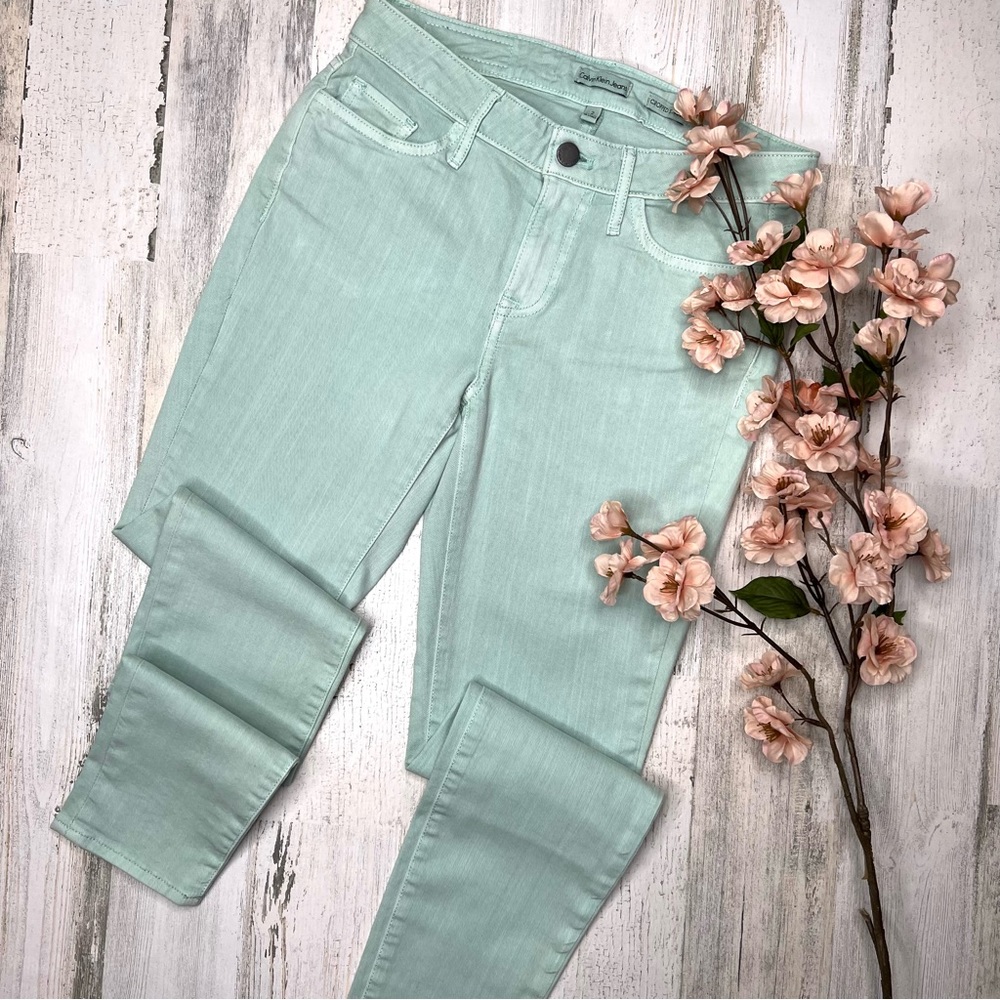 Calvin Klein NWT Cropped Skinny Mid-Rise Jeans Mint Green Size 2